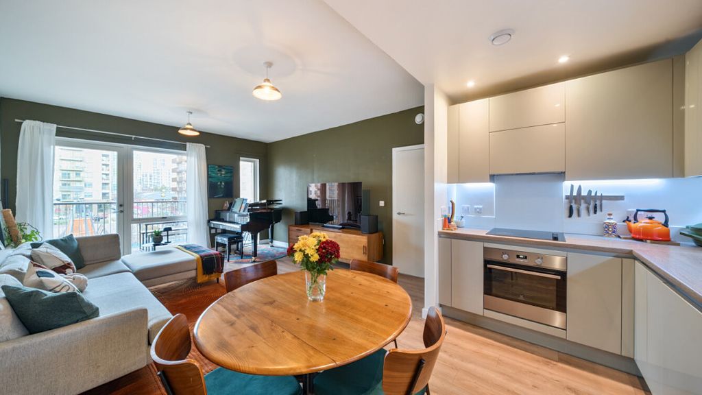 Property photo 2 of 21