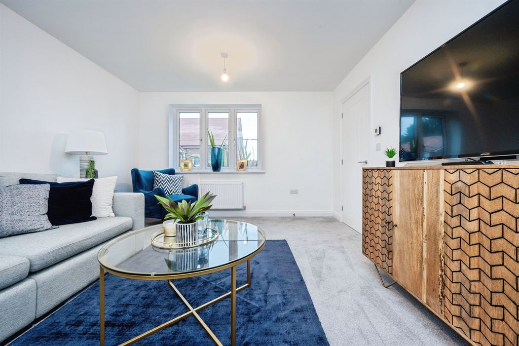 Property photo 2 of 20