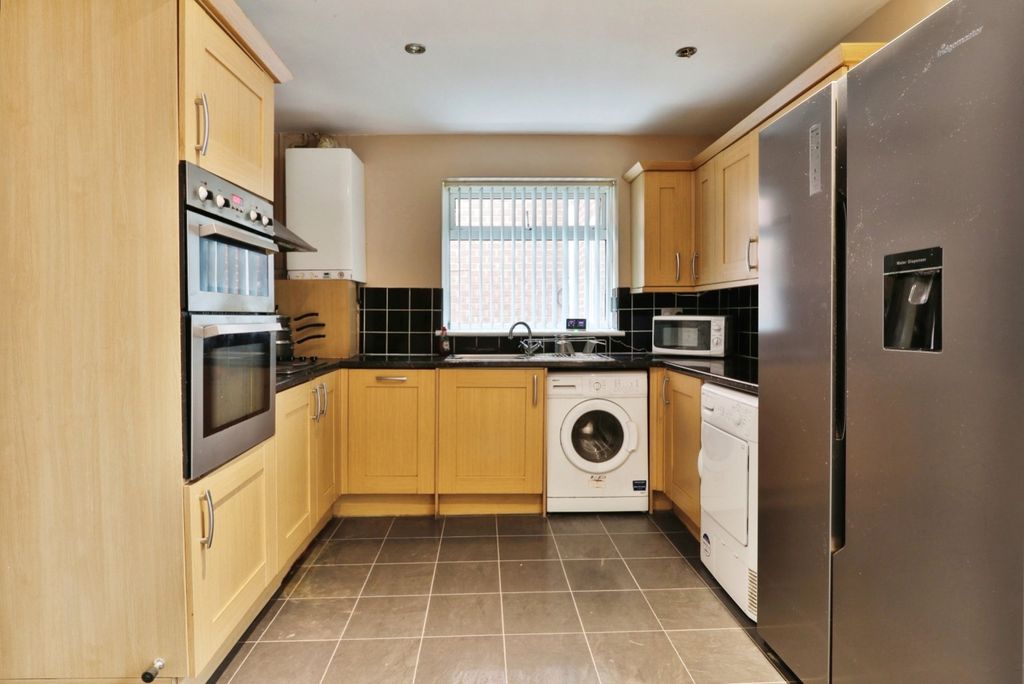 Property photo 3 of 20 4333616