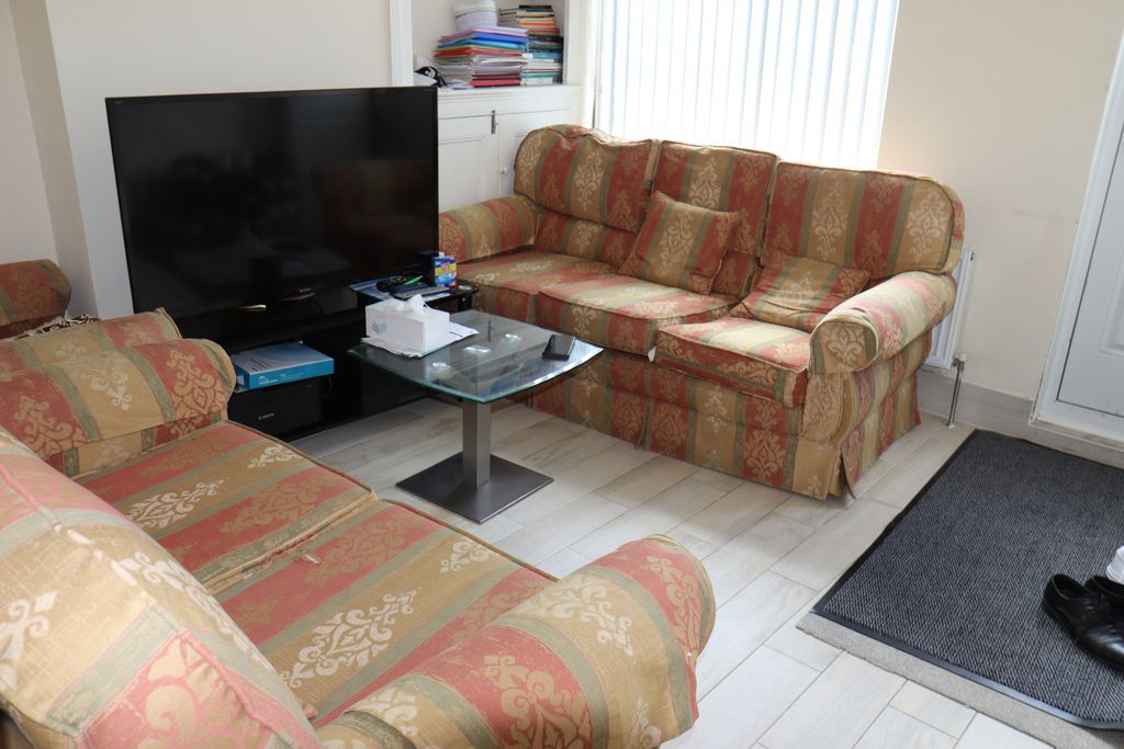 Property photo 3 of 9 Gallery