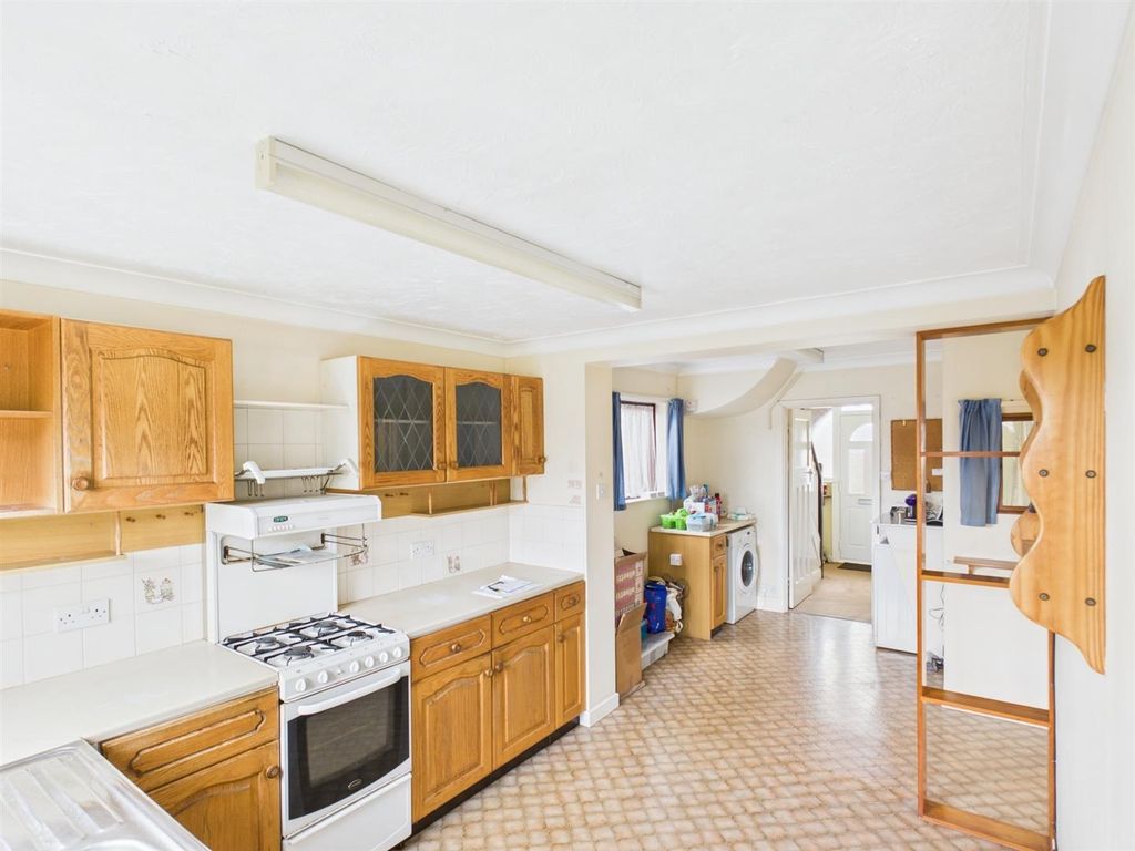 Property photo 3 of 15 Kitchen / Breakfast Room