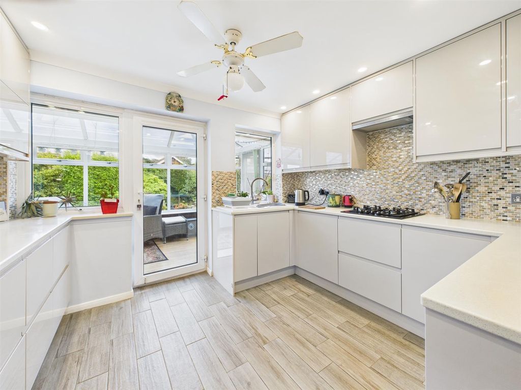 Property photo 2 of 24 Cam04116G0-Pr0269-Still012.Jpg