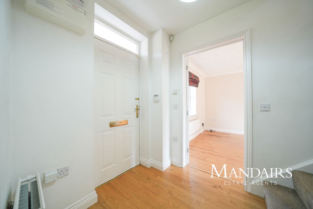 Property photo 2 of 28