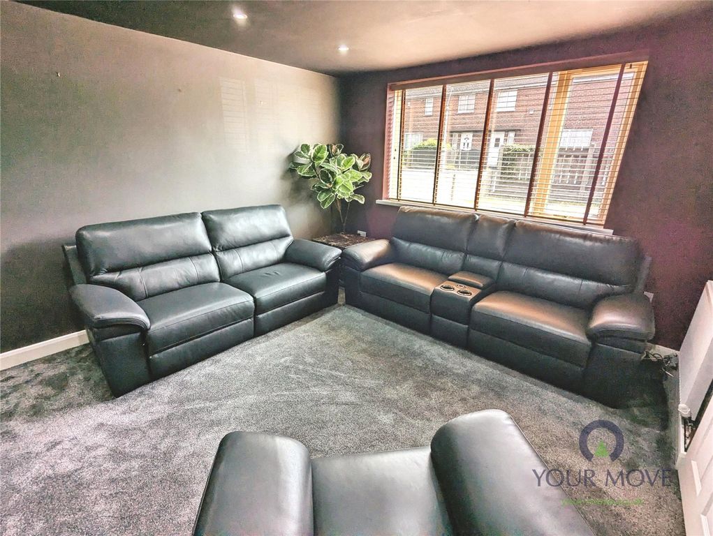 Property photo 3 of 14 Lounge