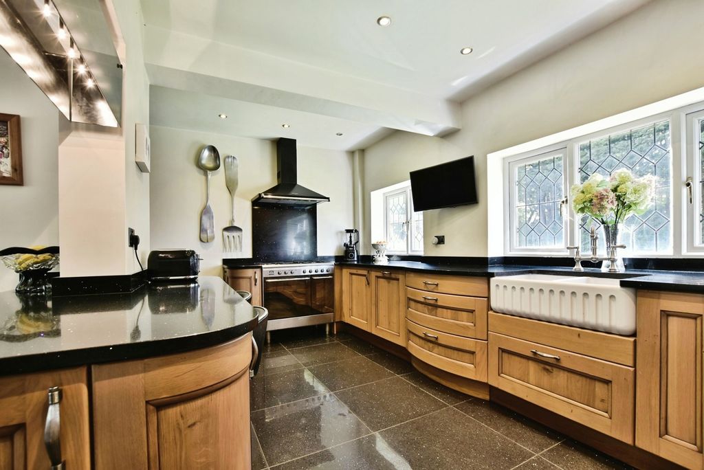 Property photo 2 of 28 Pbox-Img.Jpg