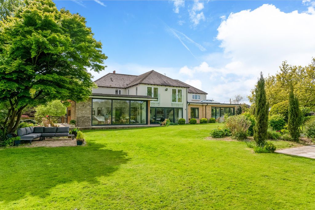 Property photo 2 of 33 Image