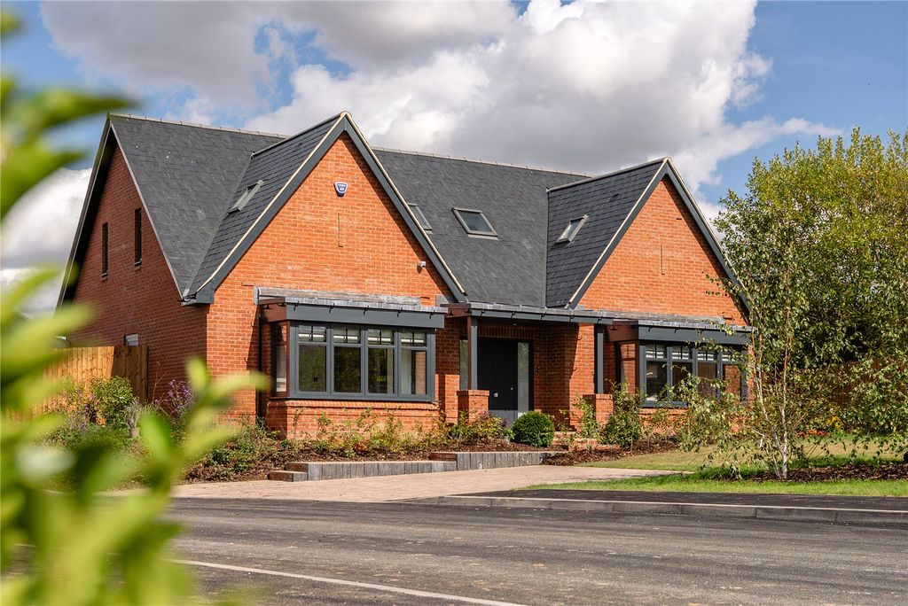 Property photo 2 of 24 Ellington Lodge