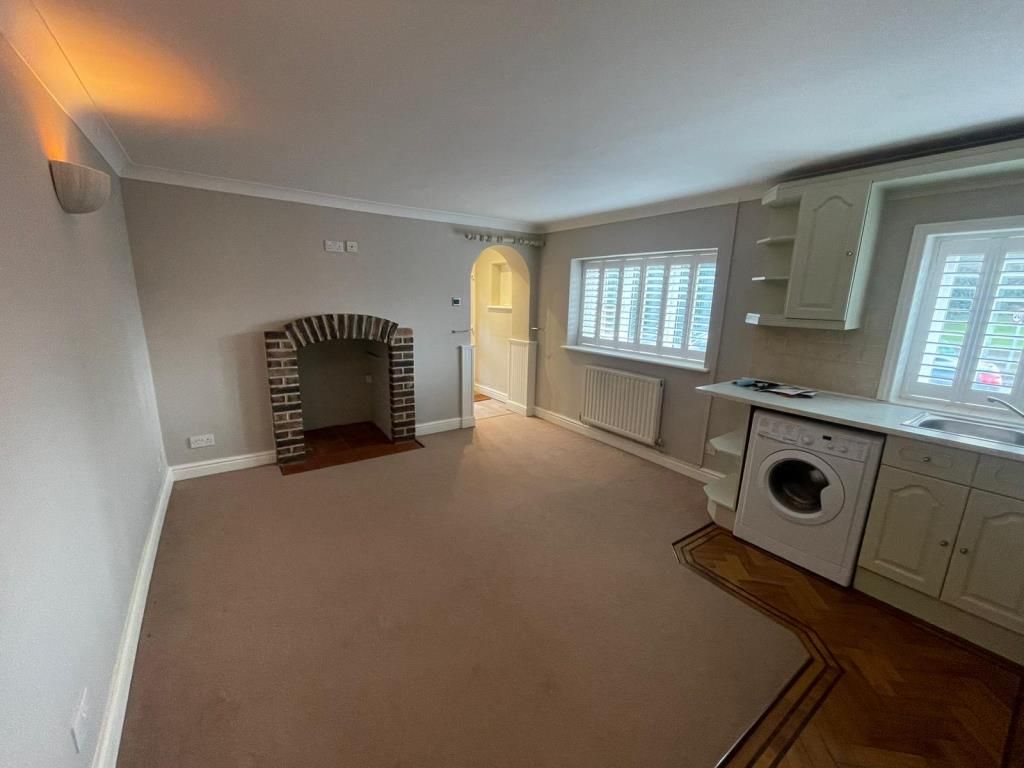 Property photo 3 of 6 Kitchen/Living Room