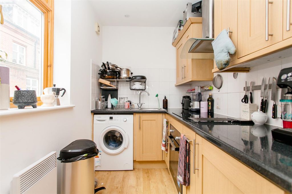 Property photo 3 of 11 Lounge/Kitchen