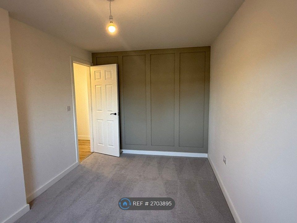 Property photo 2 of 5 Bedroom