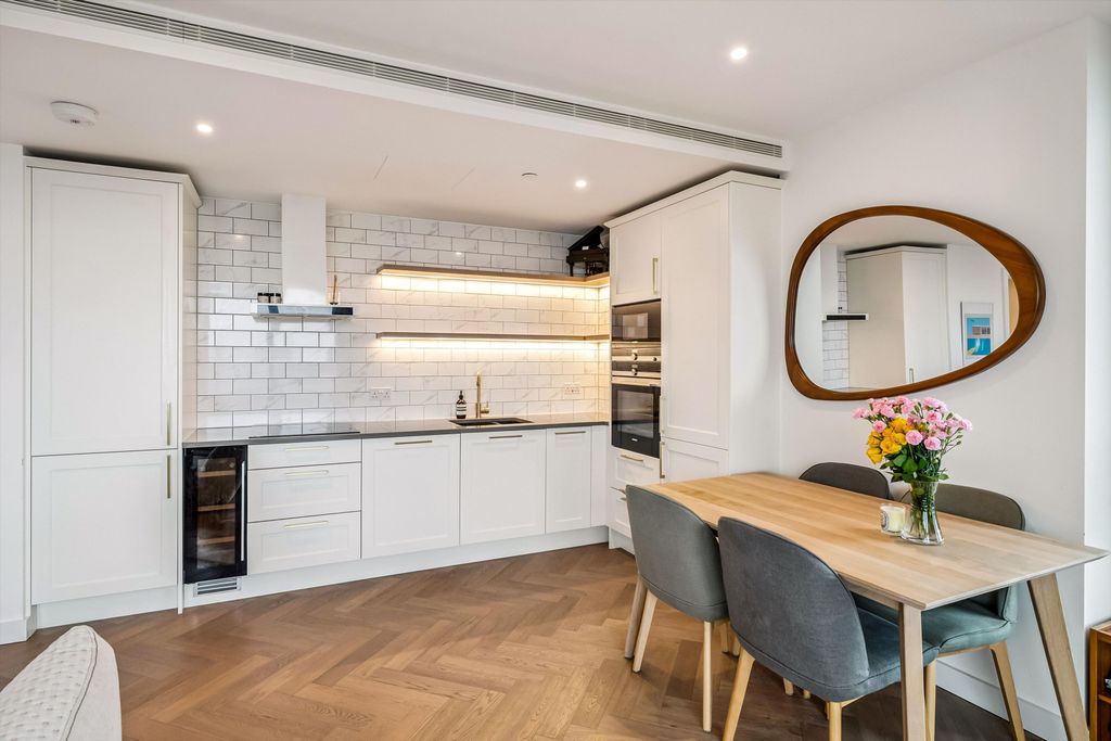 Property photo 3 of 17 Image