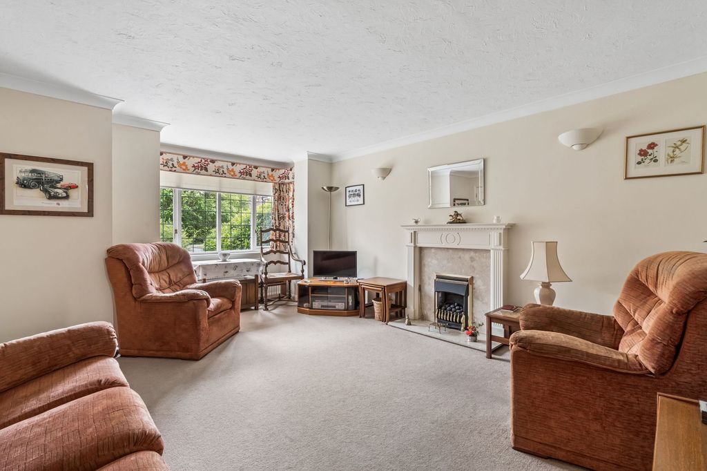 Property photo 2 of 29 Sitting Room