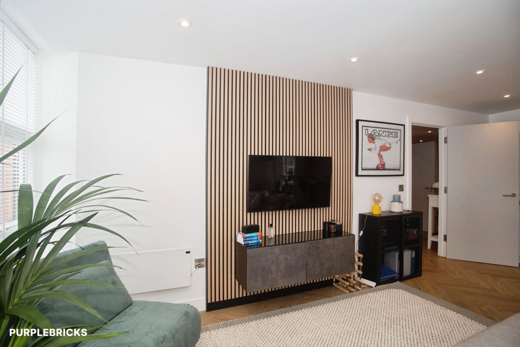 Property photo 2 of 33