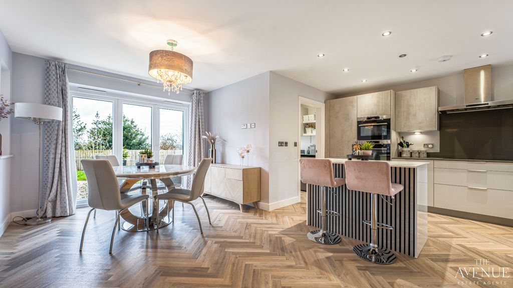 Property photo 2 of 41 3939413