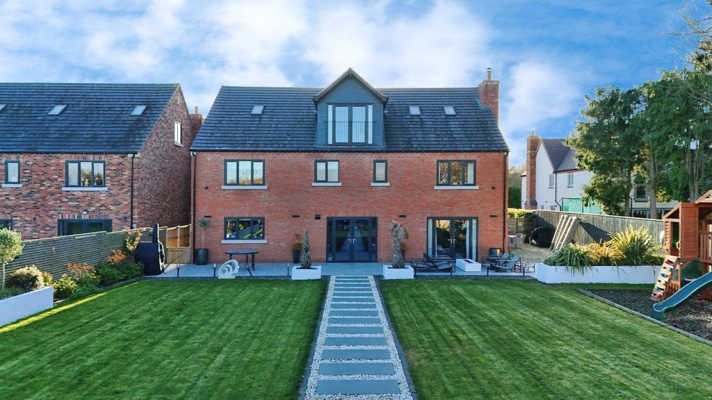 Property photo 2 of 51 4548485