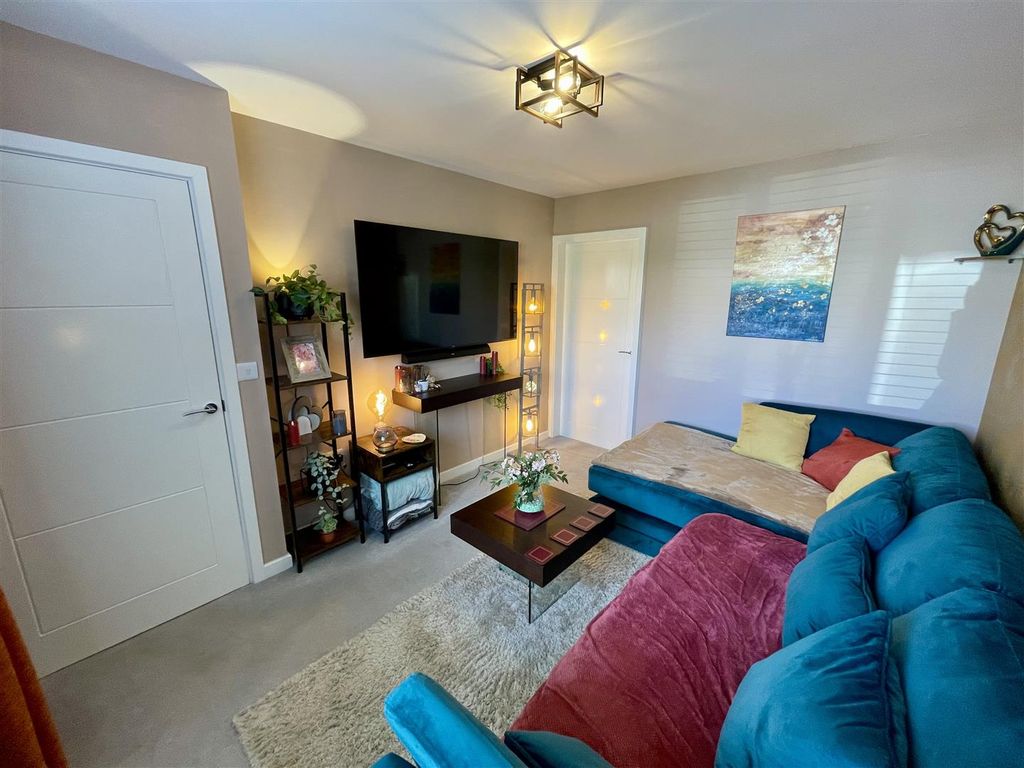 Property photo 2 of 23 Lounge