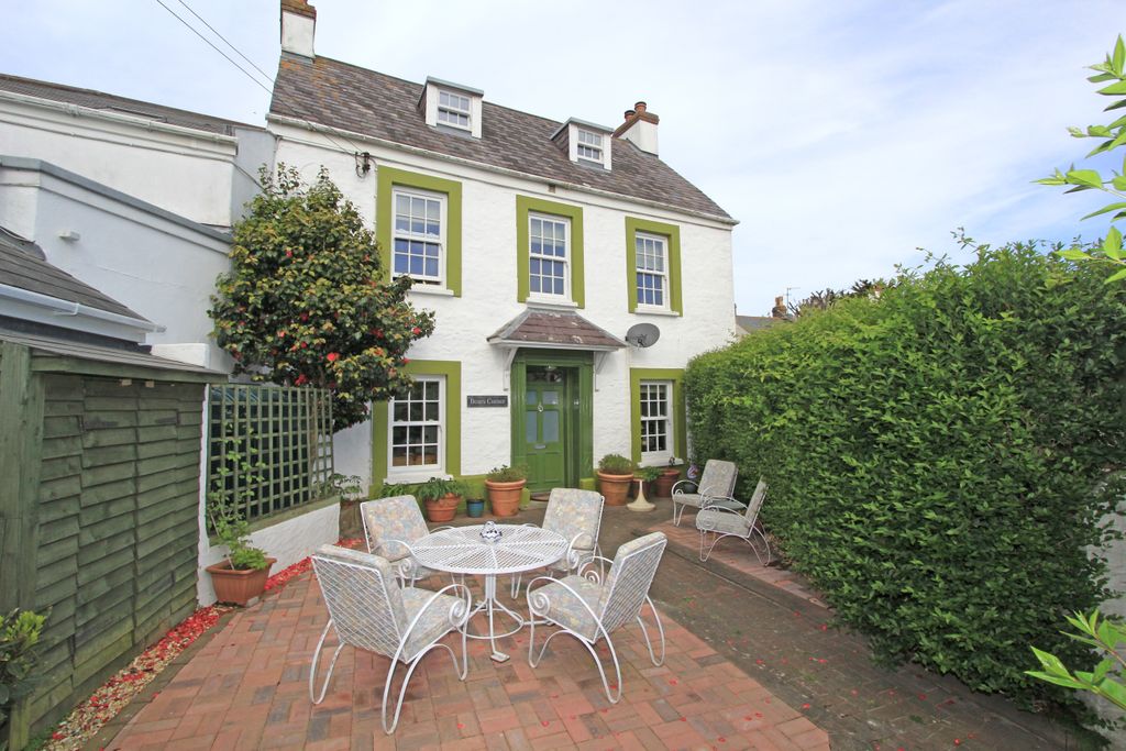 Property photo 1 of 12