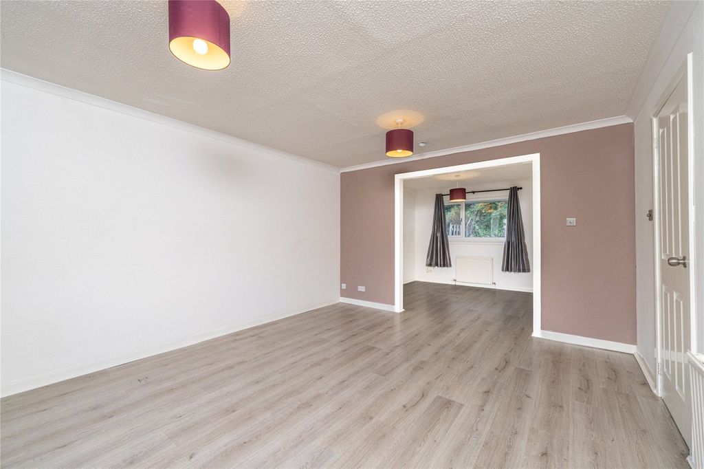 Property photo 3 of 30 Lounge Alt