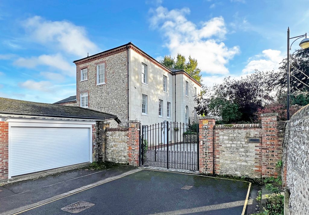 Property photo 1 of 50