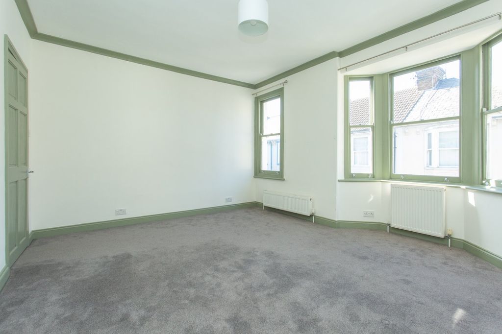 Property photo 3 of 11 Picture 3