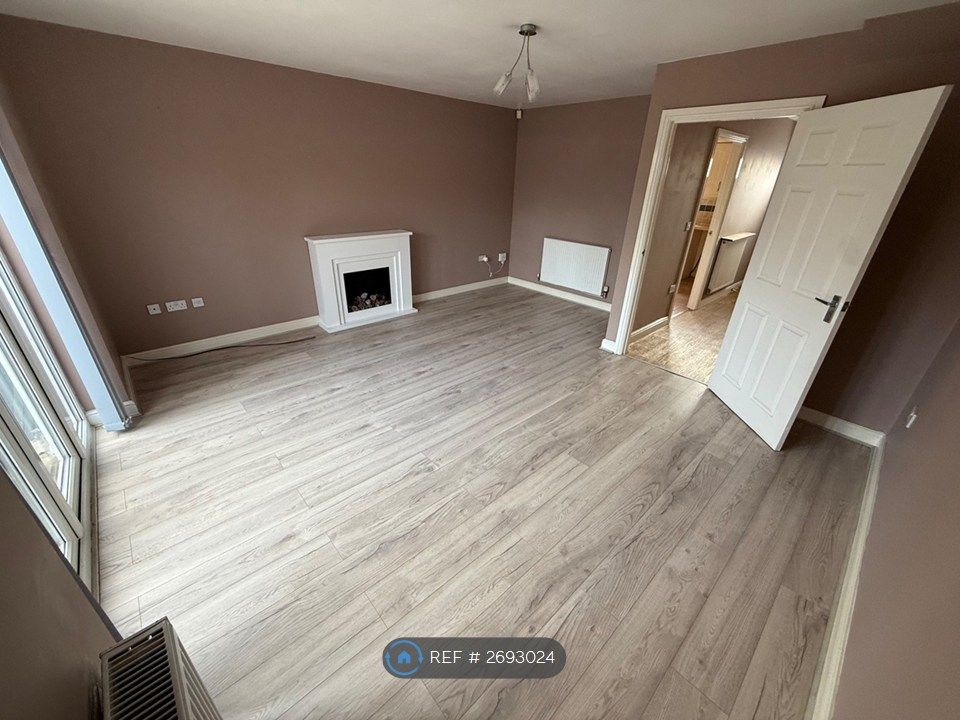 Property photo 3 of 11 Lounge