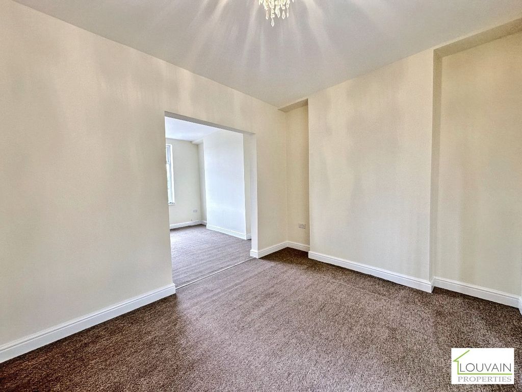 Property photo 3 of 25