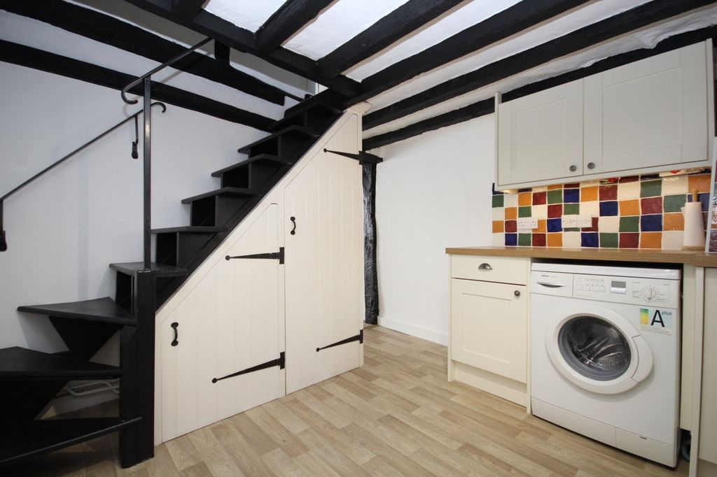 Property photo 2 of 10 Kitchen