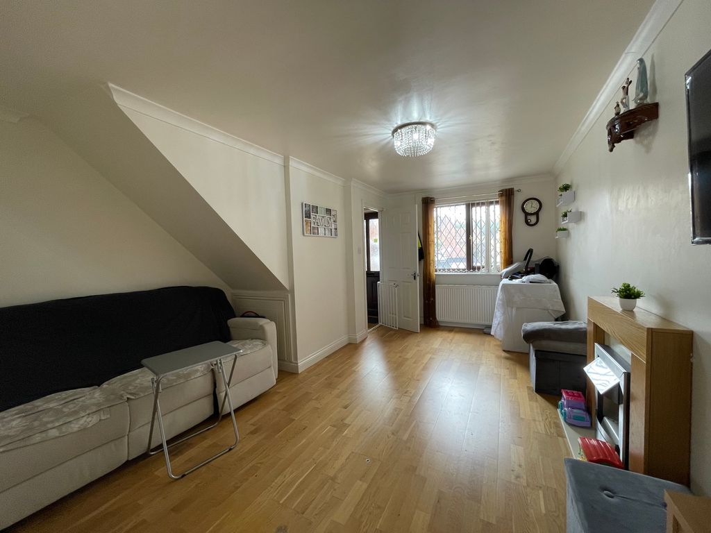 Property photo 2 of 9