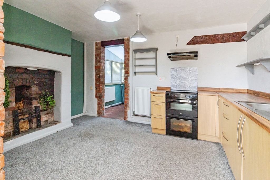 Property photo 3 of 8 Kitchen