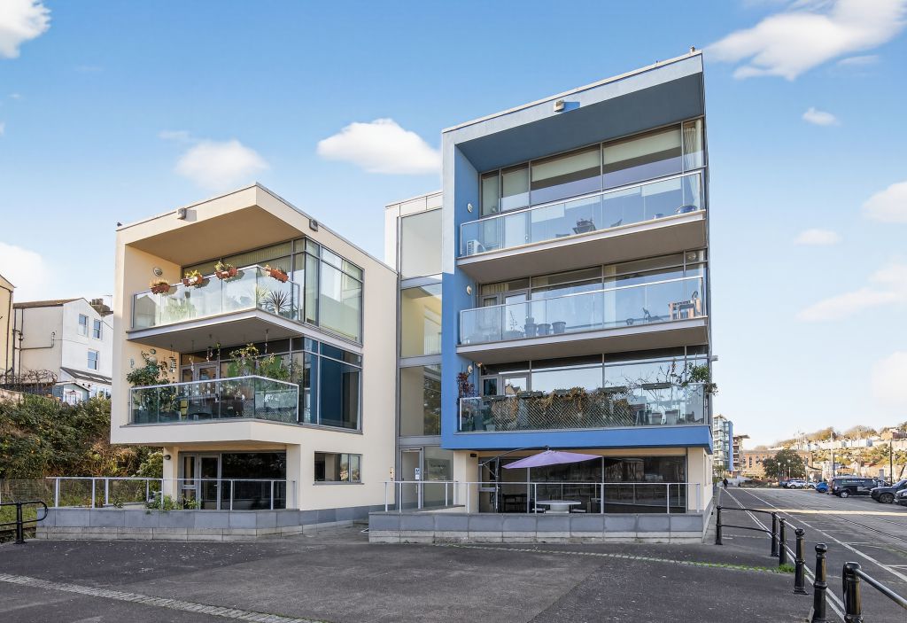 Property photo 1 of 20