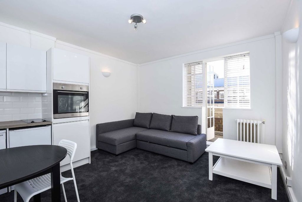 Property photo 1 of 5