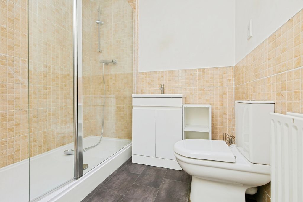 Property photo 2 of 22 Shower Room