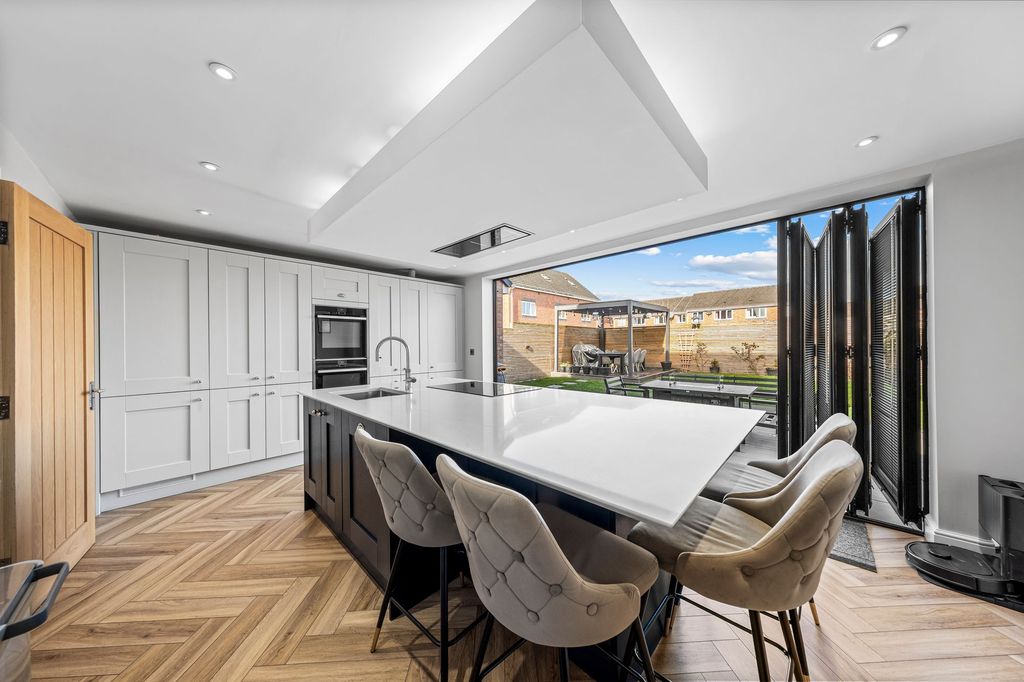 Property photo 2 of 34