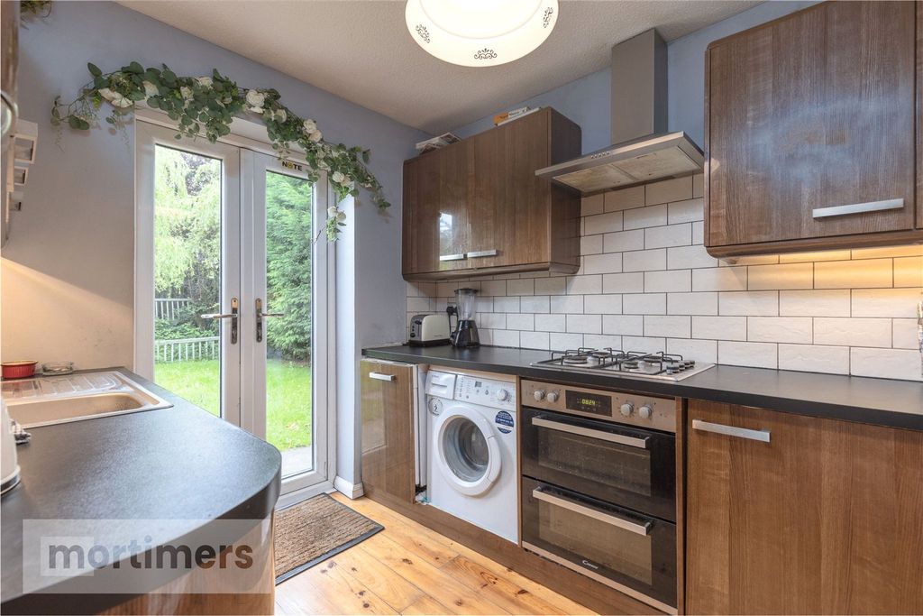 Property photo 2 of 19 Kitchen