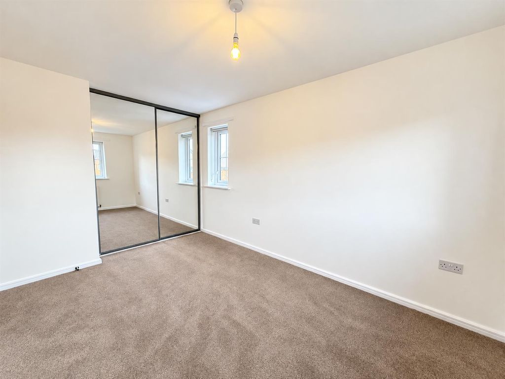 Property photo 2 of 15 Bedroom 1 .Png