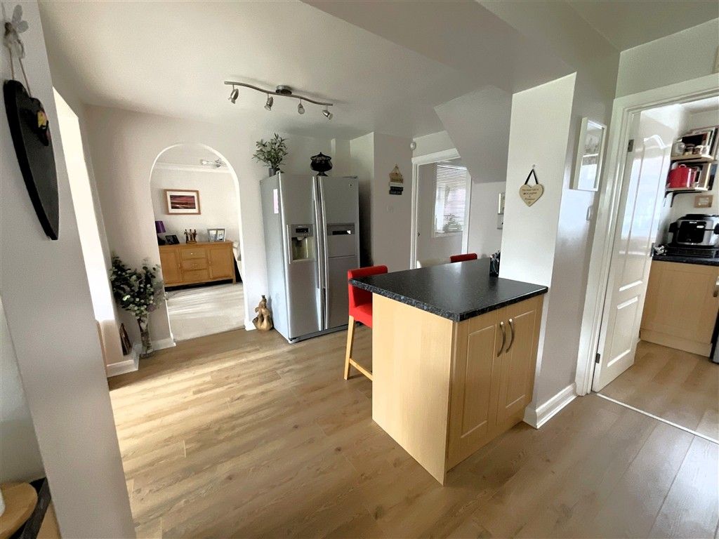 Property photo 3 of 17 Kitchen *