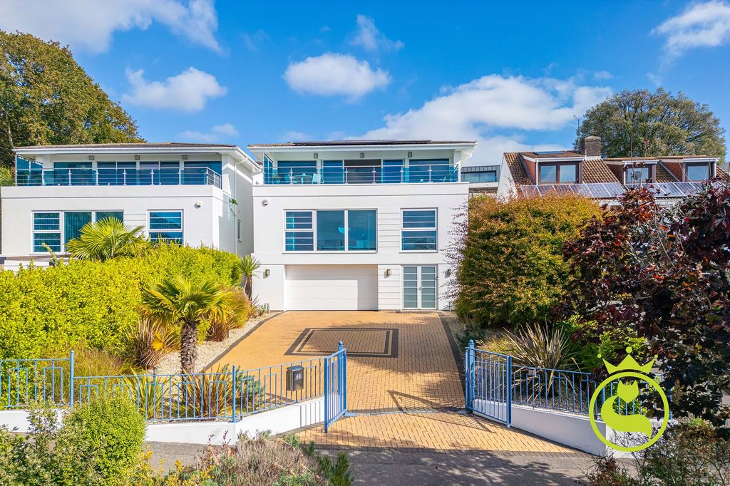 Property photo 3 of 39