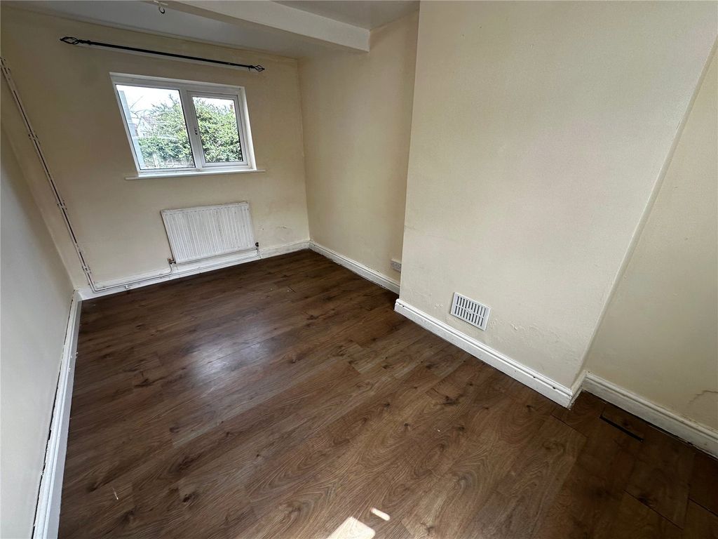 Property photo 3 of 11 Picture No. 12