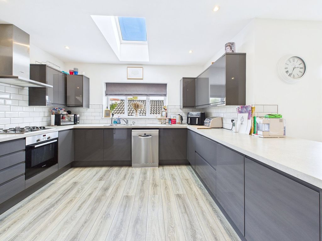 Property photo 3 of 34