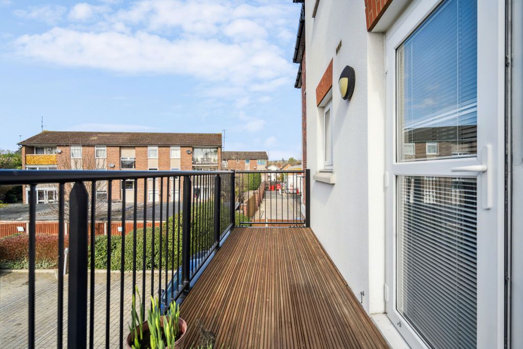 Property photo 1 of 15 Photo 11