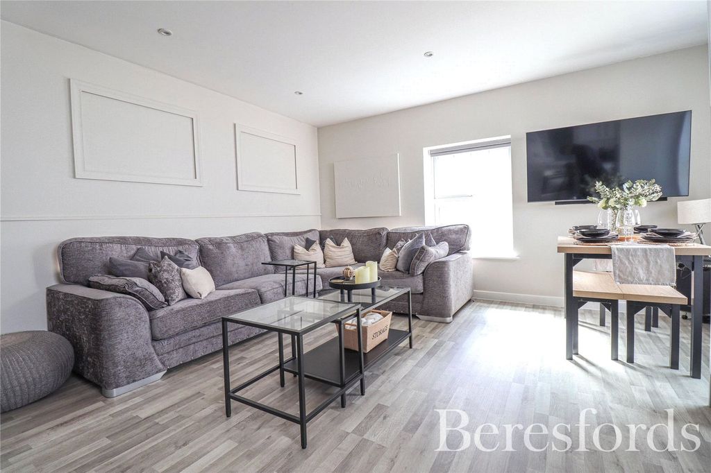 Property photo 2 of 11 Lounge View 1