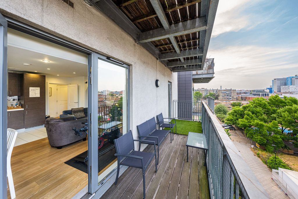 Property photo 1 of 9