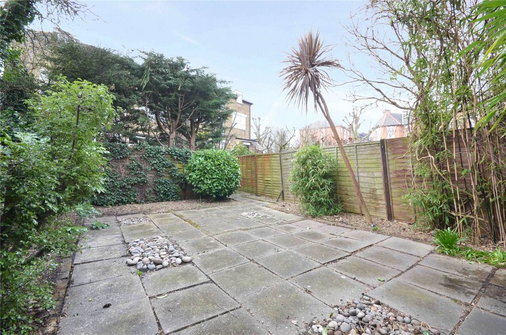 Property photo 2 of 8 Picture No. 18