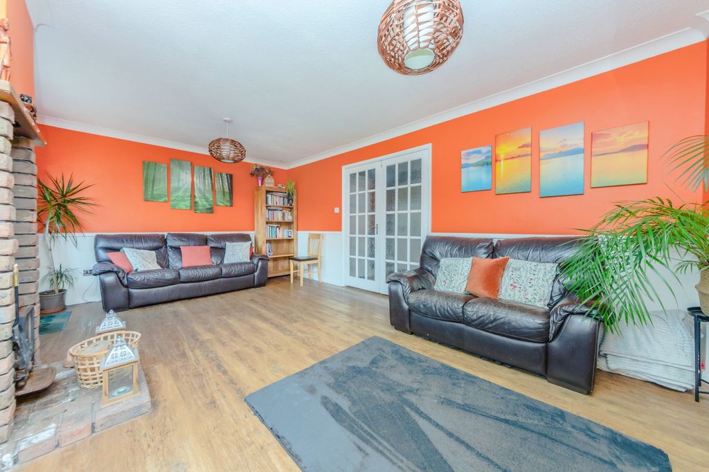 Property photo 2 of 23