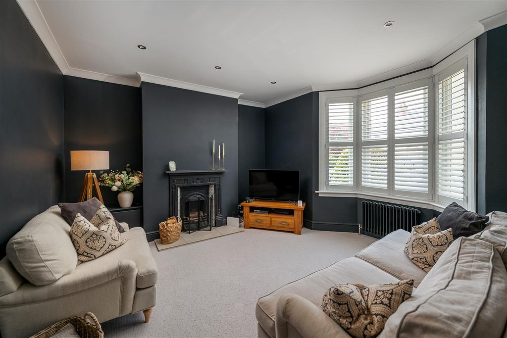 Property photo 2 of 17 102 Albert Road Internals-8.Jpg