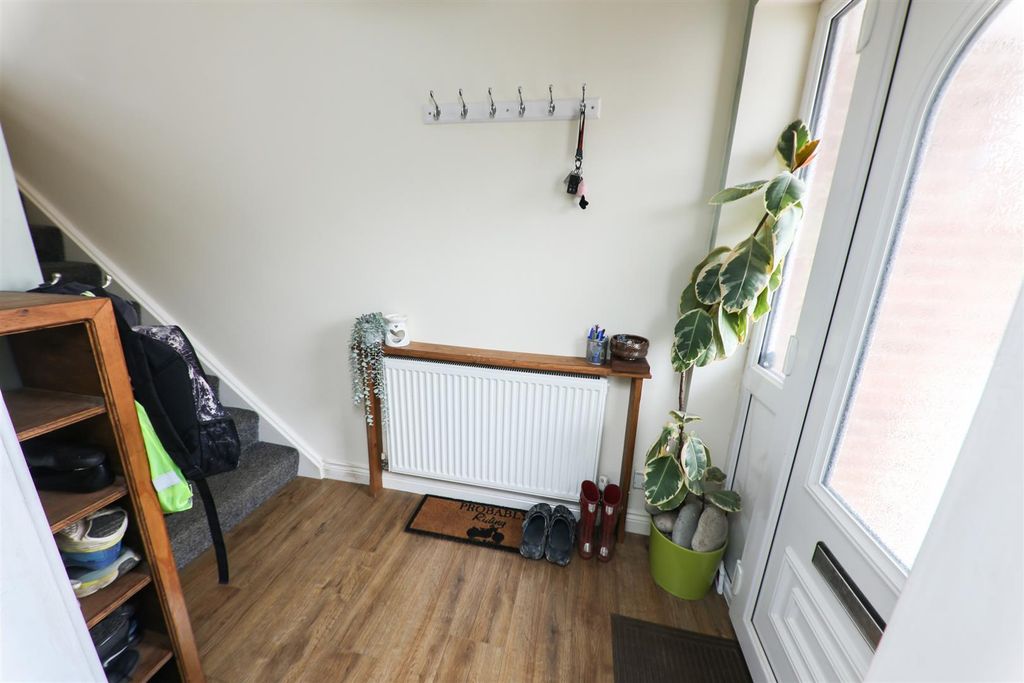 Property photo 2 of 15 Entrance Hall
