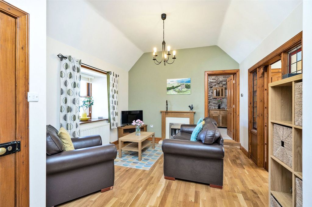 Property photo 3 of 33 Sitting Room