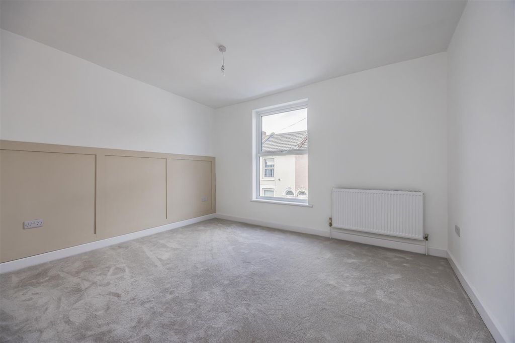 Property photo 2 of 19 31 Guildford Road, Fratton-Porticomarketing-Soldby