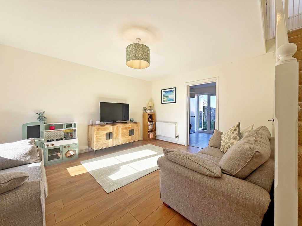 Property photo 3 of 29 Lounge