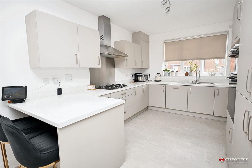 Property photo 2 of 24 Kitchen/Dining Area